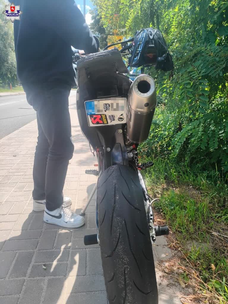 Na jednym kole po mandat. Słono zapłacił za brawurę 2 motocykl1.jpg