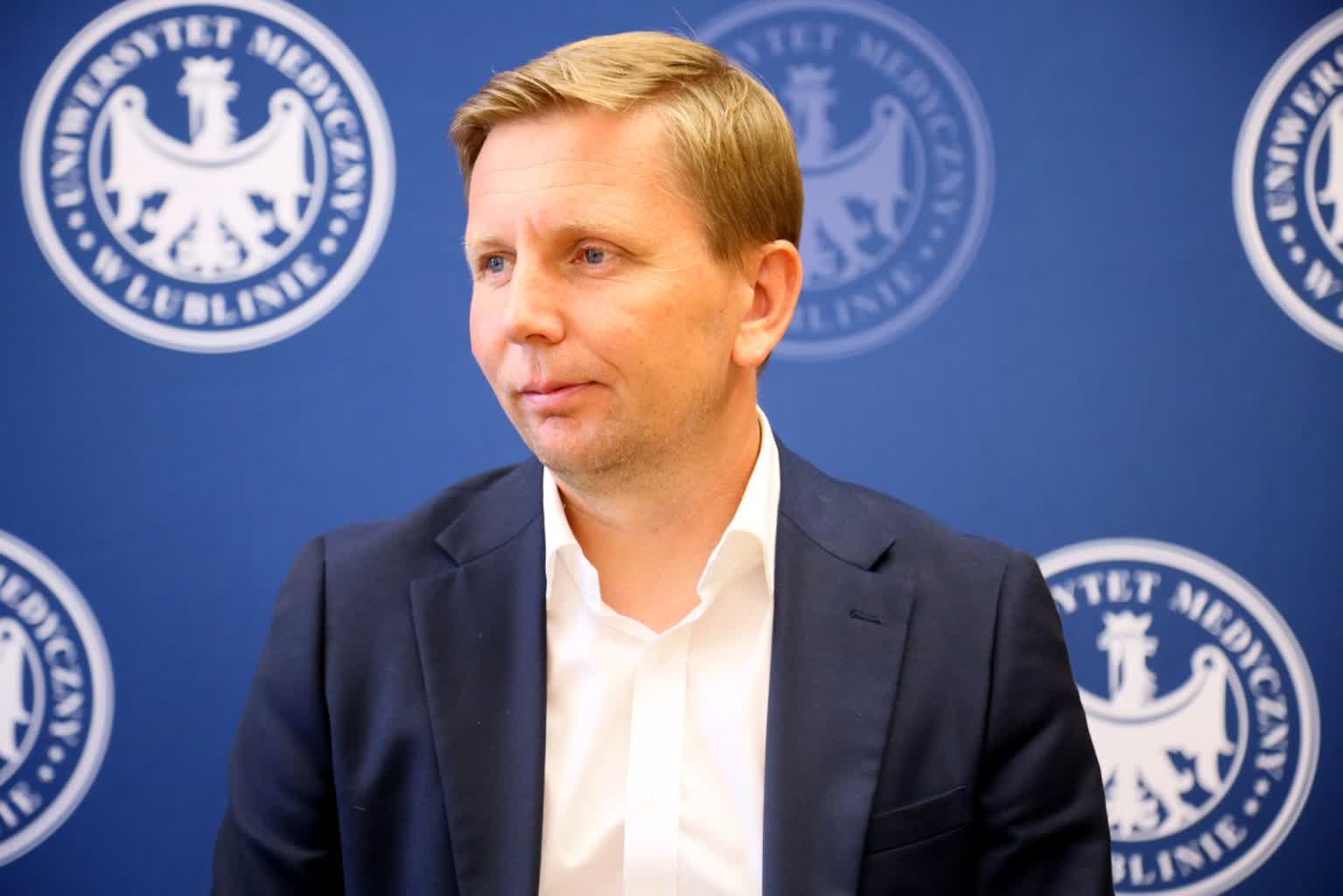 Uniwersytet i klub łączą siły. Wszystko dla dobra dzieci 2 pm_UMOWA-300724-005.jpg