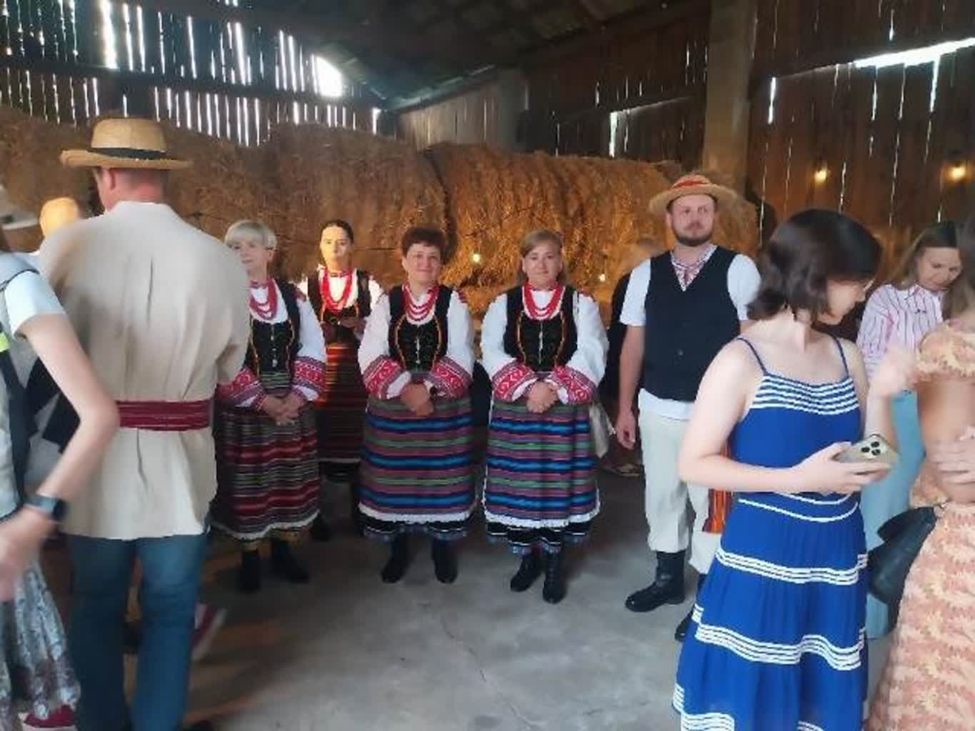 „Nogi same tańczą”. Ludowa potańcówka łączy ludzi 2 potań2.jpg