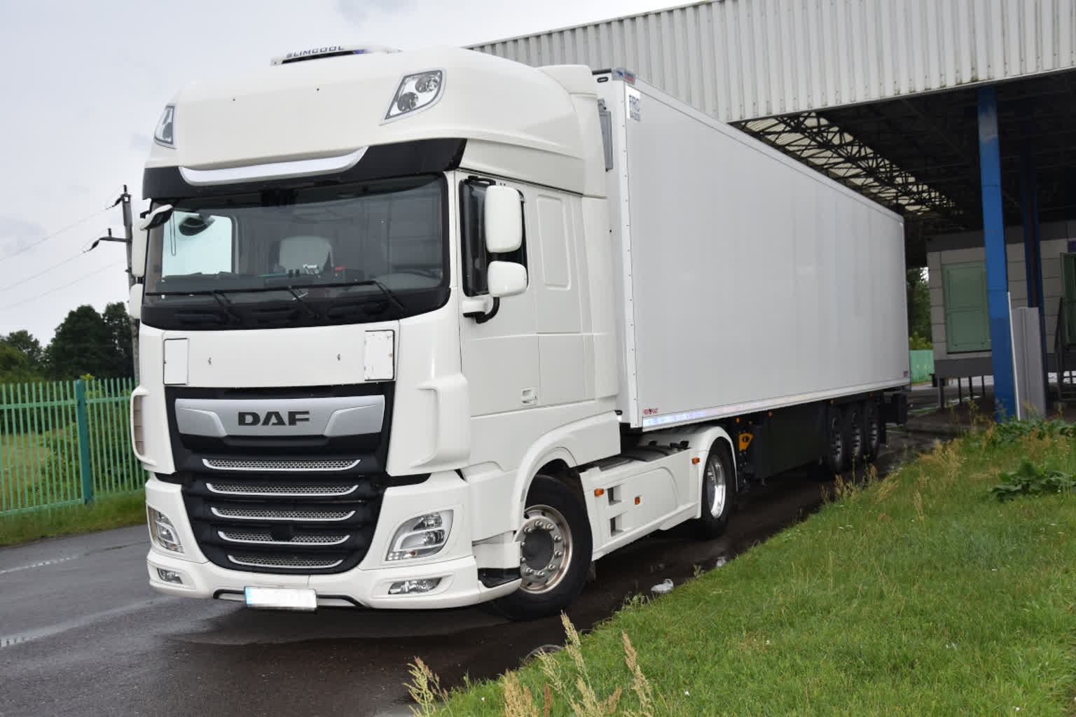 Ciężarówka zatrzymana na granicy. Miała przerobiony numer VIN 2 12-293847.jpg