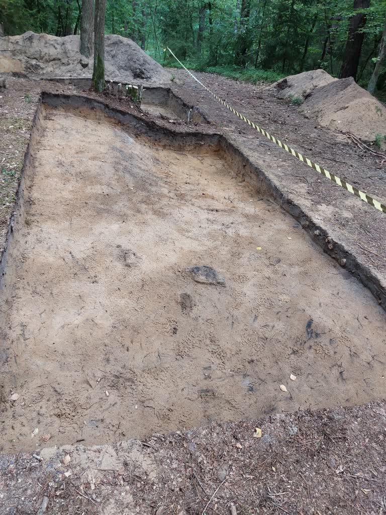 Wykopaliska w Chodliku: archeolodzy znaleźli kości ludzkie 2 20240805_092017.jpg