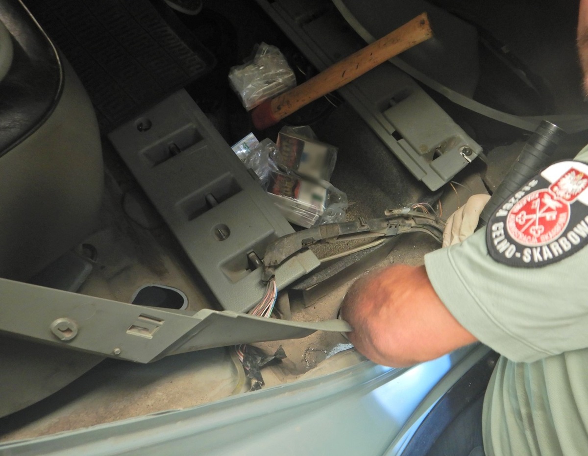 Papierosy pod pociągiem i w agregacie chłodniczym. Przemyty udaremnione 2 20240808-papierosy (1).JPG