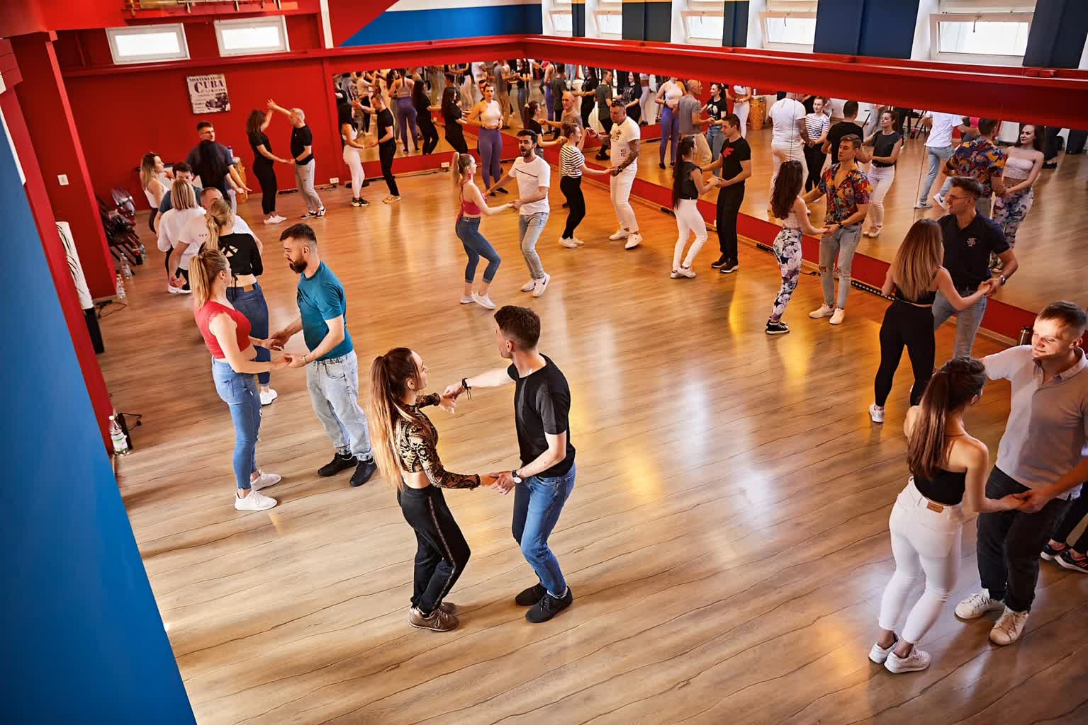 Pochodzą z Karaibów. Salsa i bachata - co wiemy o tańcach? 2 343761049_961805128174368_6609466668856075964_n.jpg