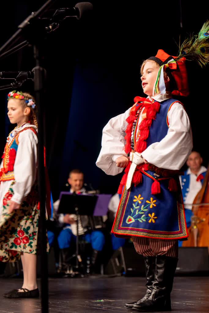 Folklor w dziecięcym wydaniu. Rozpoczyna się międzynarodowy festiwal w Puławach 4 453871937_786000680363788_4405406085842380876_n.jpg