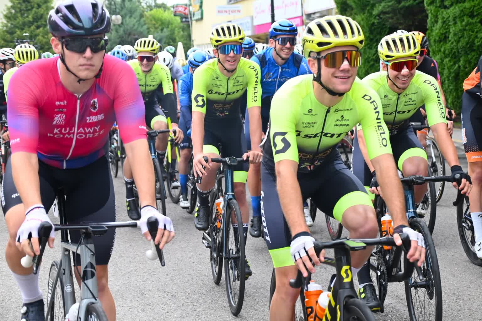 Kolarze jadą dalej. Wyścig przyjaźni w powiecie zamojskim 2 454043929_902293698592236_6291603051331096078_n.jpg