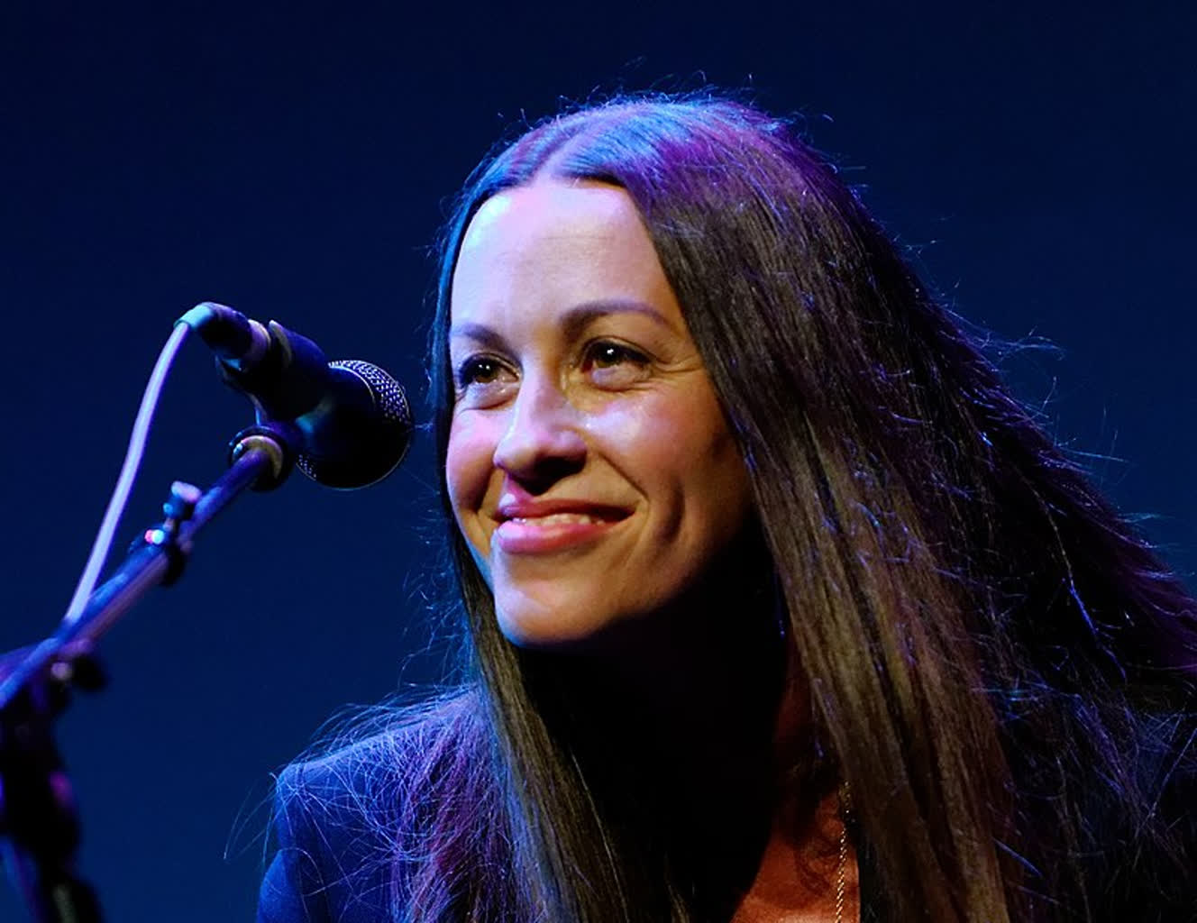 alanis morissette 10 20 2013 13 10395221685 2024 08 10 093406