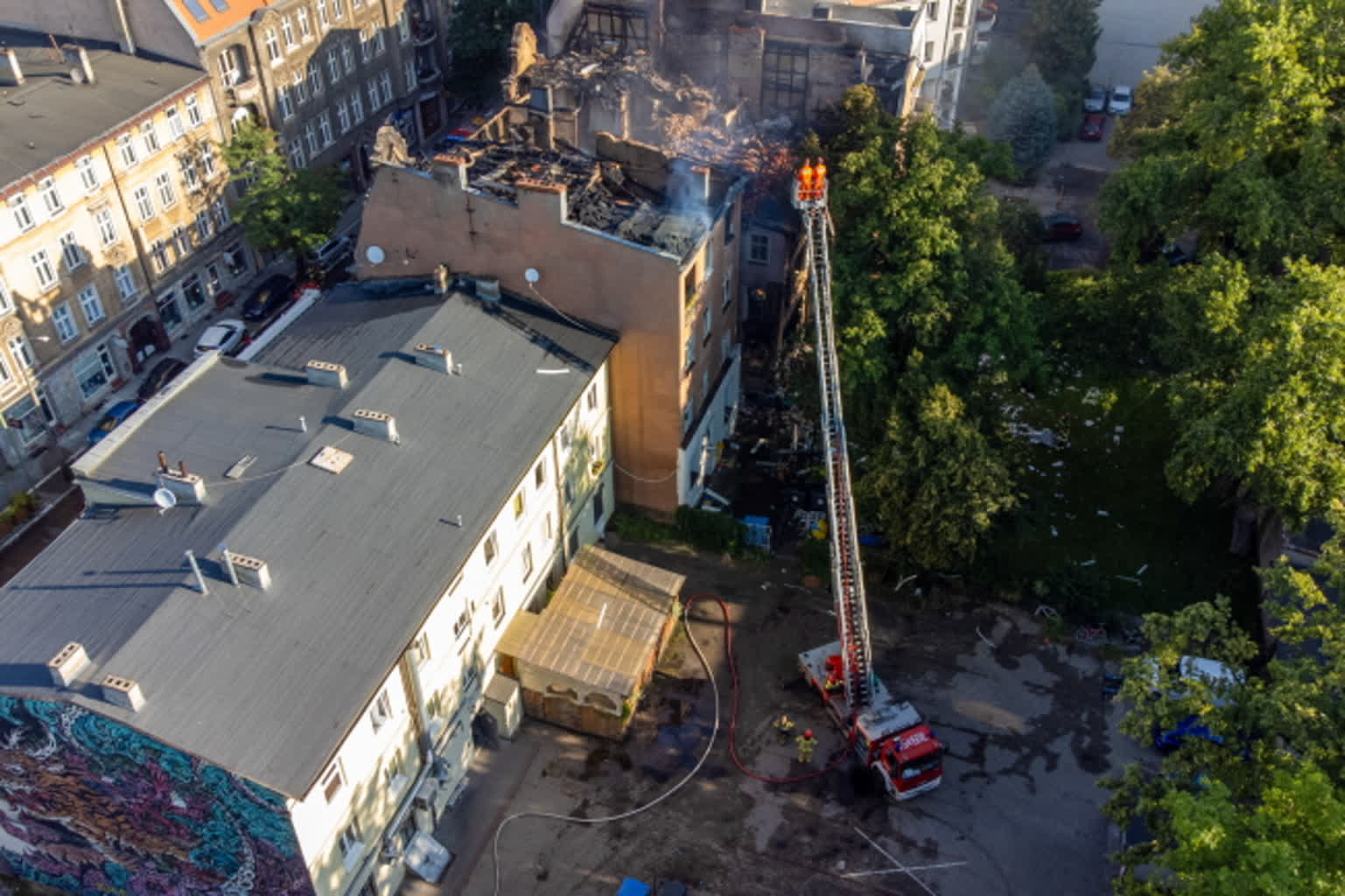 Wybuch w poznańskiej kamienicy. Ranni strażacy mają m.in. poparzenia I i II stopnia 3 net-24825048.jpg