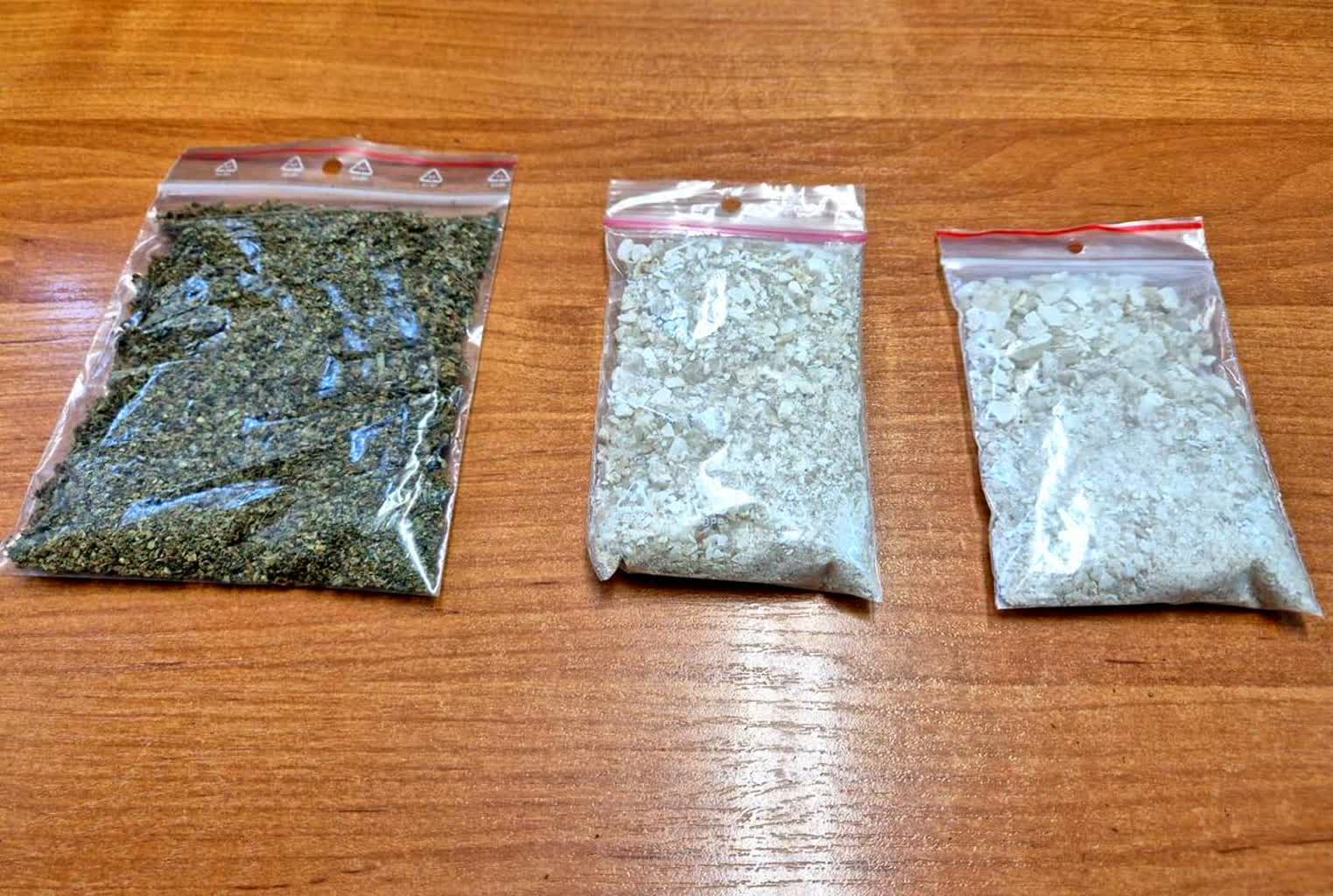 19-latek zatrzymany przez policję. Miał ponad 100 porcji narkotyków 2 340-250268.jpg