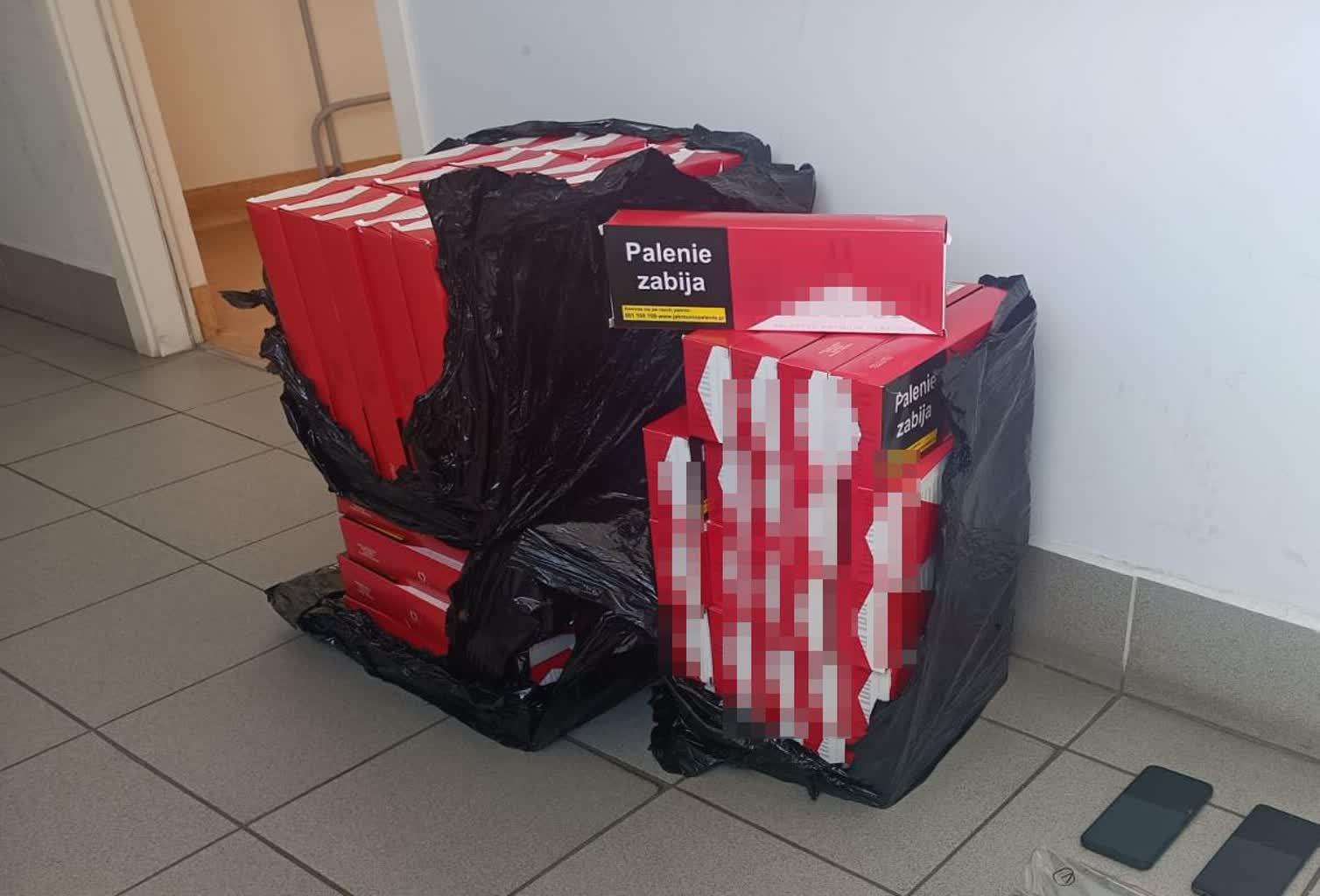 Miał dużo narkotyków i nielegalne papierosy. Grozi mu 10 lat więzienia 2 350-249360.jpg