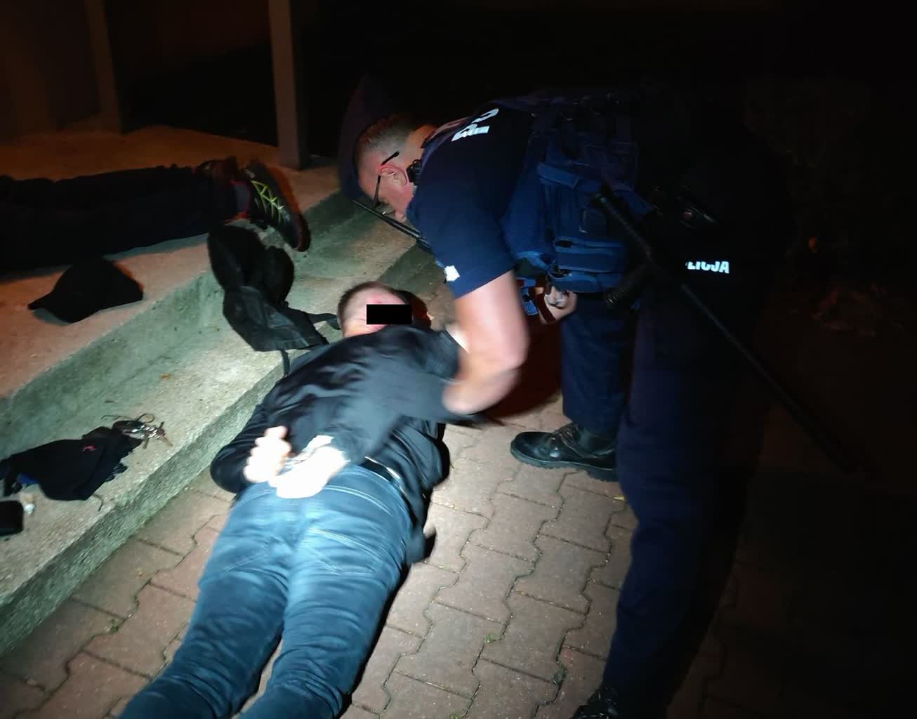 Włamywacze zatrzymani na gorącym uczynku 2 350-250308.jpg