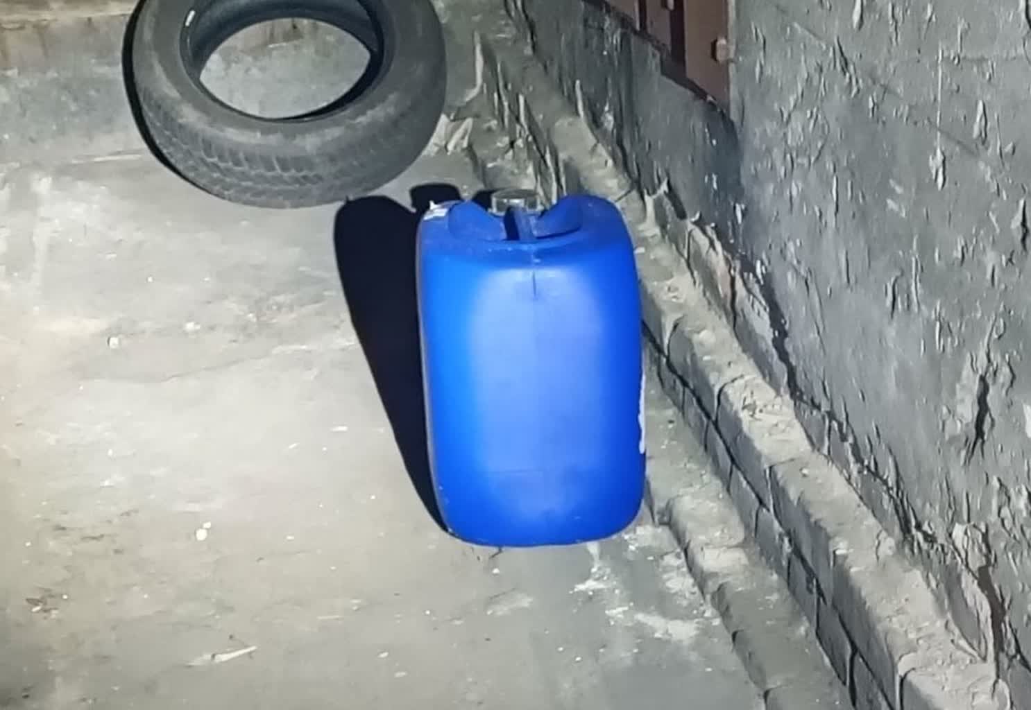 Z kanistrem napadł na sklep. Rabuś-podpalacz trafił do aresztu 2 350-251001.jpg