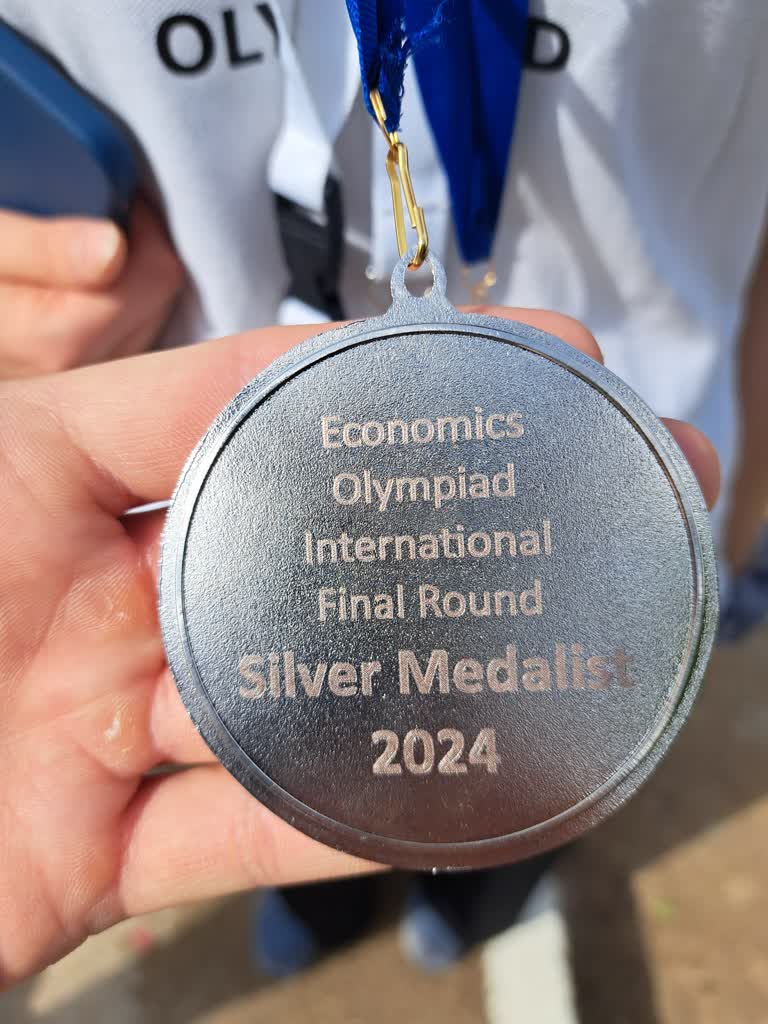 Pokonał setki uczestników. Lubelski licealista podwójnym medalistą międzynarodowej olimpiady 2 458078198_1073024588156449_3613544107338713086_n.jpg