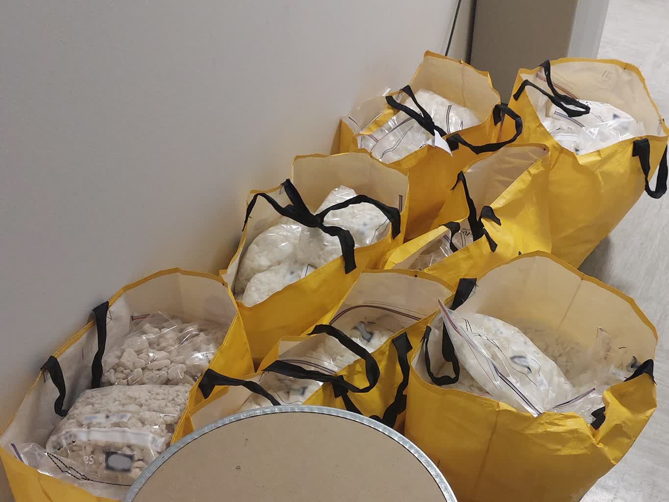 Narkotyki za miliony złotych. Straż graniczna zatrzymała duży transport 2 460846968_958440756311835_1455324679633216594_n.jpg