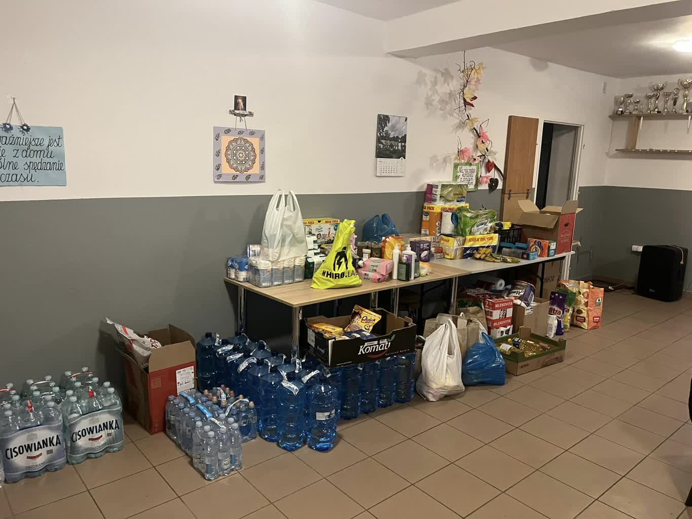 Strażacy ochotnicy przekazują dary dla powodzian 2 460915609_829198616088400_3381366255868366298_n.jpg