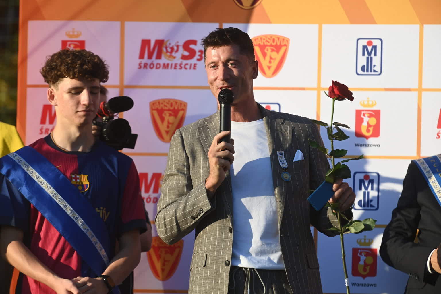 Robert Lewandowski otrzymał Order Uśmiechu 2 mid-24901702.jpg