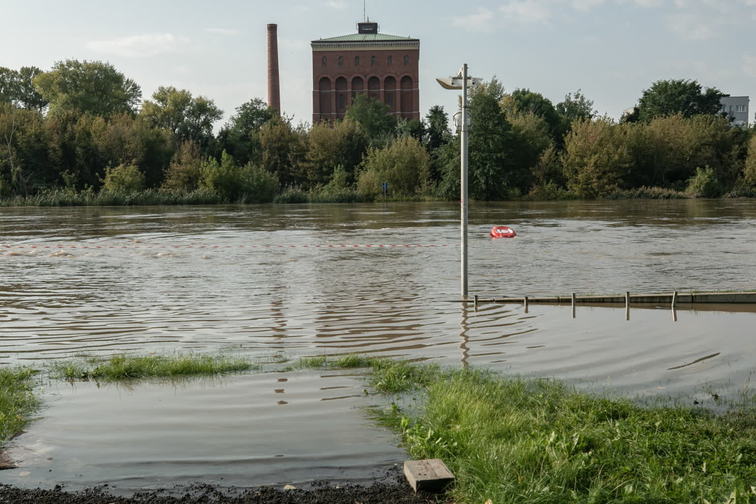 Szef IMGW: w piątek we Wrocławiu będą pierwsze spadki poziomu wody 2 mid-24919252 (1).jpg