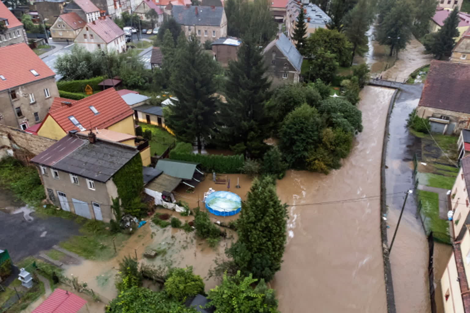 Woda wdziera się do kamienic w Kłodzku. Rekordowy poziom Nysy Kłodzkiej 3 net-24914605.jpg