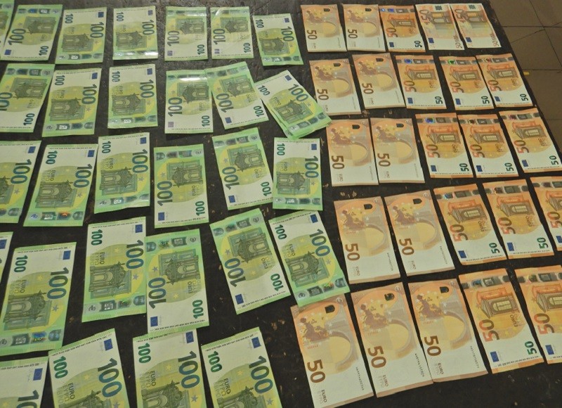 Ponad 3 mln zł niezgłoszonej gotówki na granicy. W wykrywaniu pomagali psi funkcjonariusze 2 20241015_gotówka(1).JPG