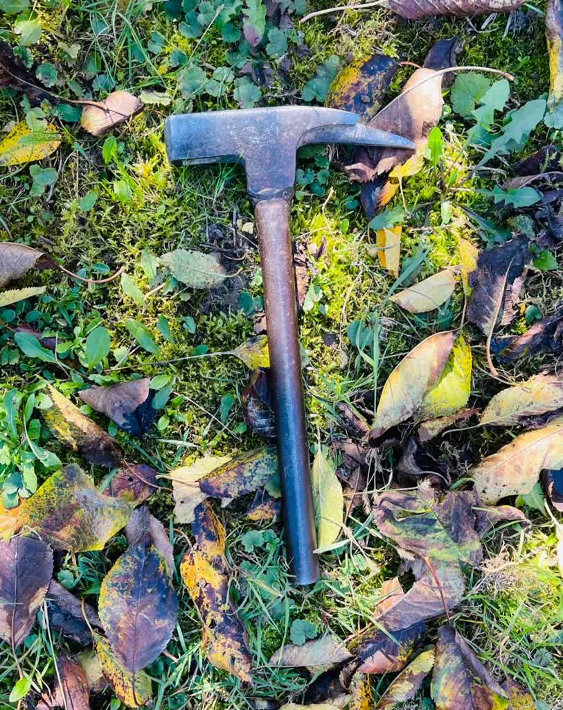 Zaatakował policjantów młotkiem. Potem próbował ich przekupić 2 348-252787.jpg