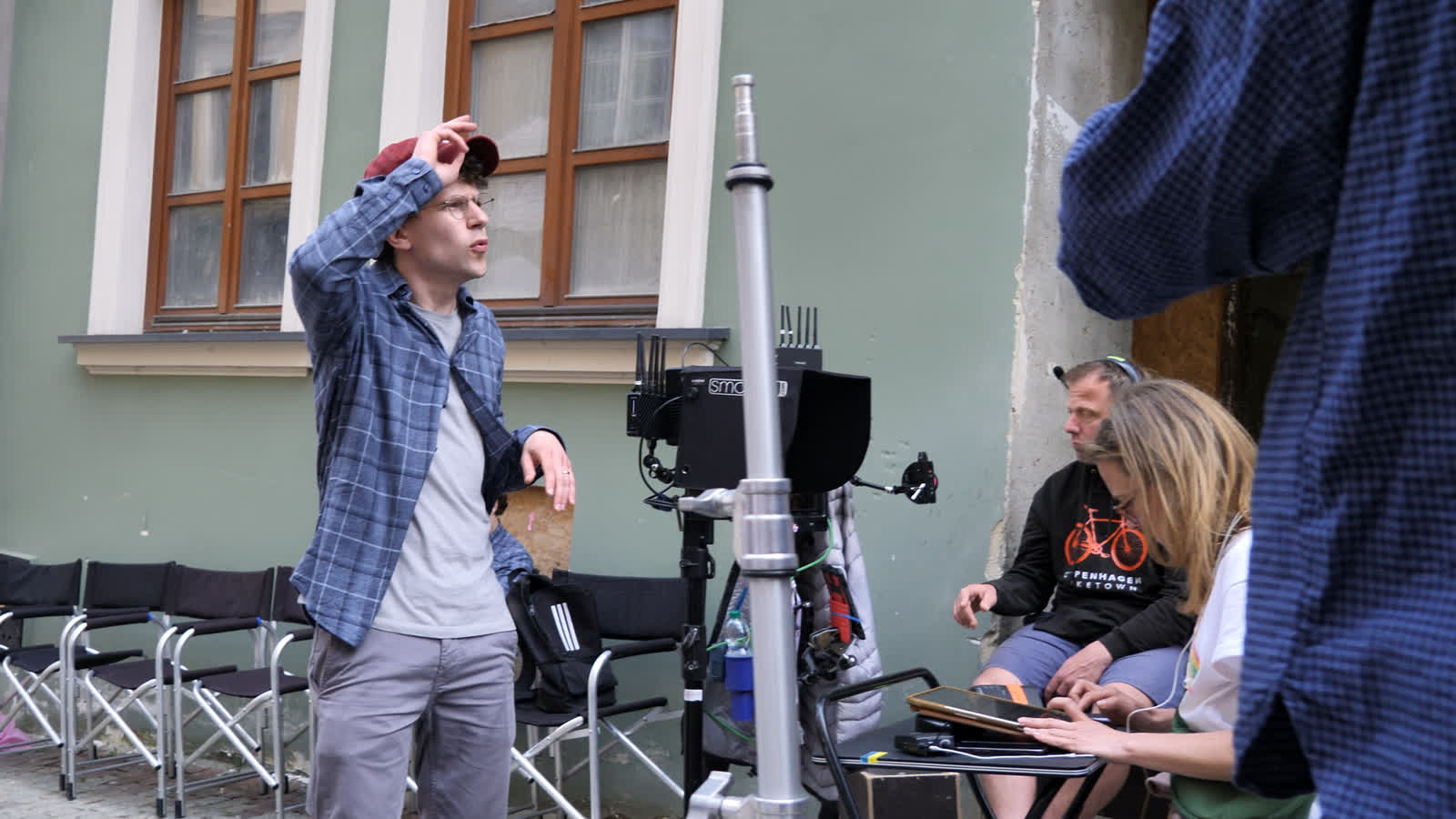 Ten film powstawał w Lublinie. Znamy datę premiery „Prawdziwego bólu” Jessego Eisenberga 2 3_2.3.1.png