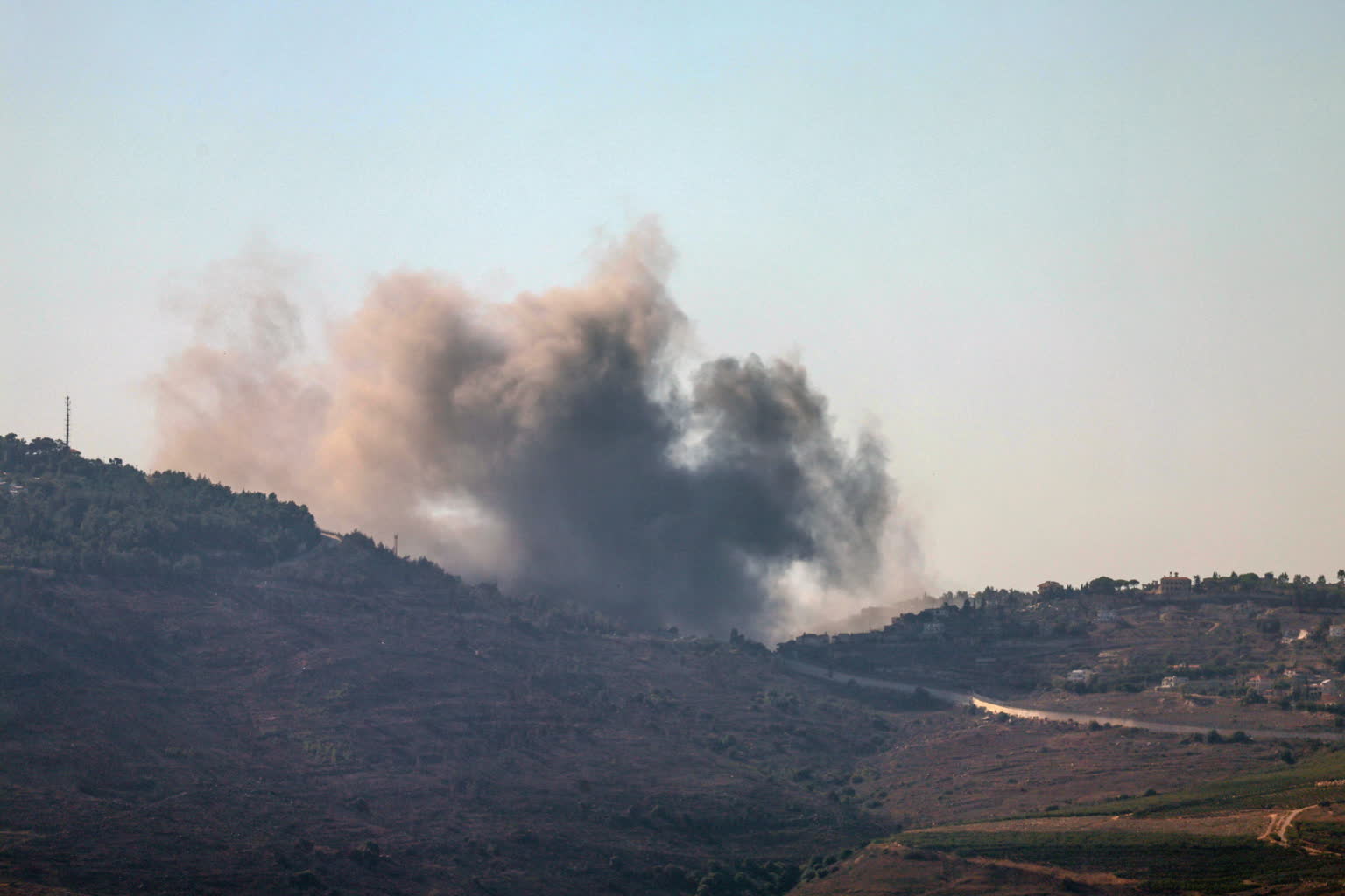 Walki w południowym Libanie. Rośnie liczba ofiar 2 mid-epa11639844.jpg