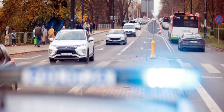 2023.11.01. LUBLIN . UL. DROGA MECZENNIKOW MAJDANKA . UTRUDNIENIA W RUCHU . WSZYSTKICH SWIETYCH . FOT. PIOTR MICHALSKI