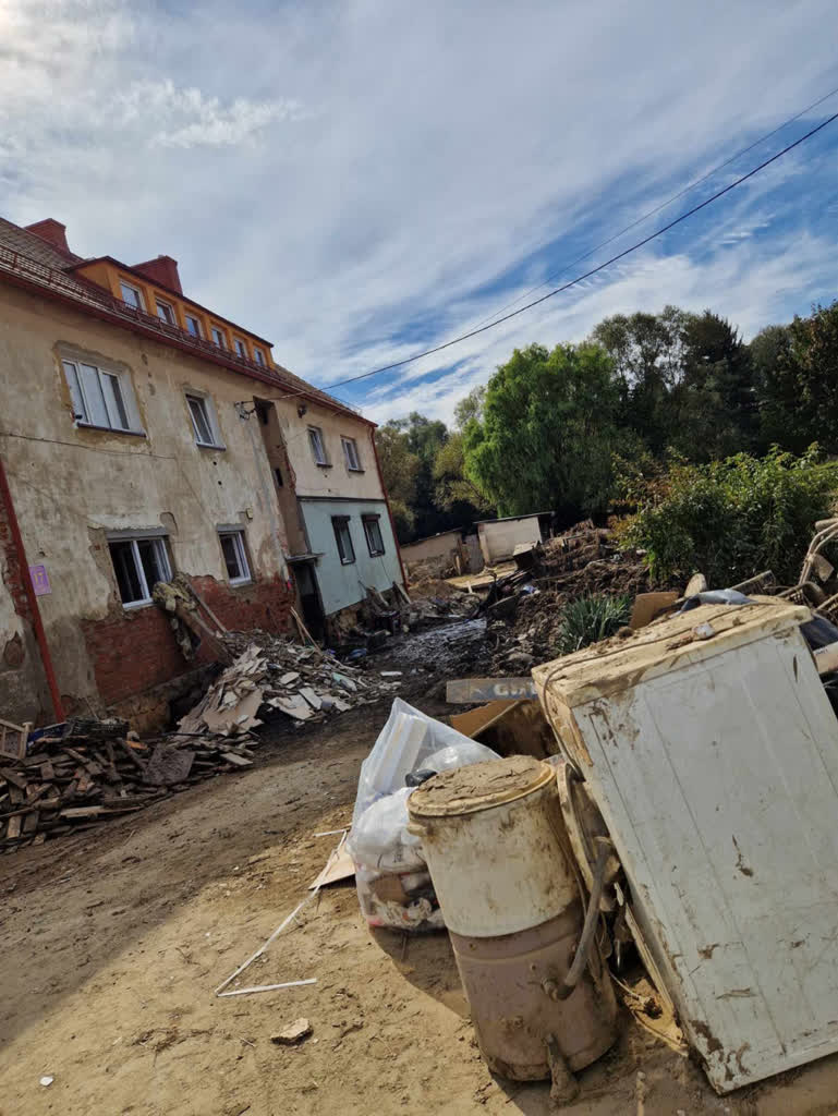 Mieszkańcy powiatu bialskiego pomagali na terenach powodziowych 2 powodz 1.jpg