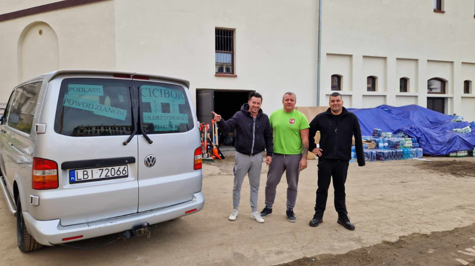 Mieszkańcy powiatu bialskiego pomagali na terenach powodziowych 3 powodz 2.jpg