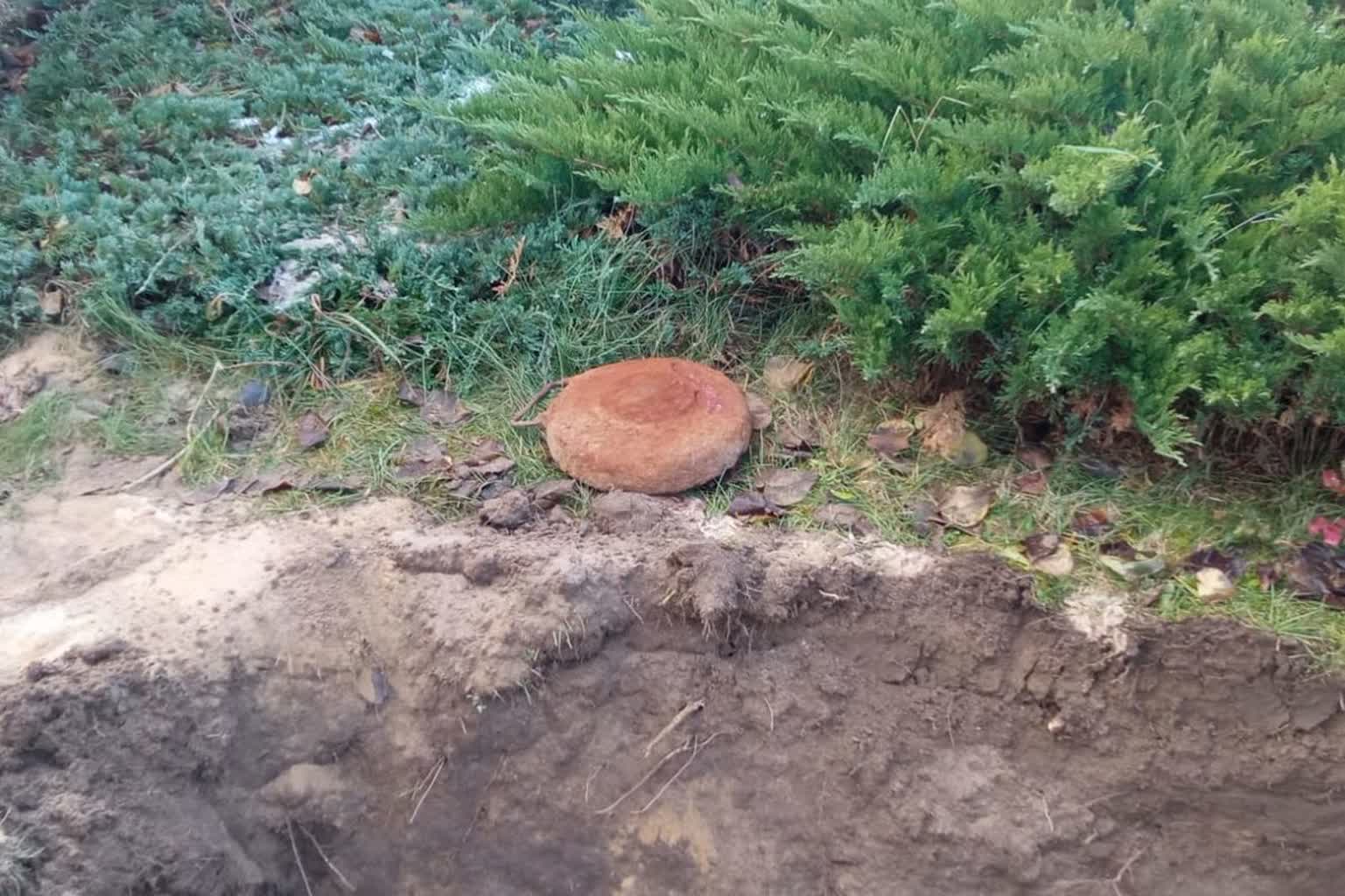 Niebezpieczne znalezisko podczas prac ziemnych. Interweniowali saperzy 2 357-255077.jpg