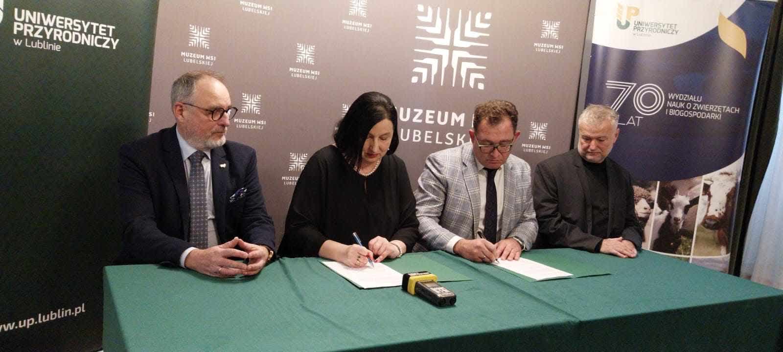 Zwierzęta Muzeum Wsi Lubelskiej pod opieką studentów 2 462549062_1770673170430292_2242583250533412835_n.jpg