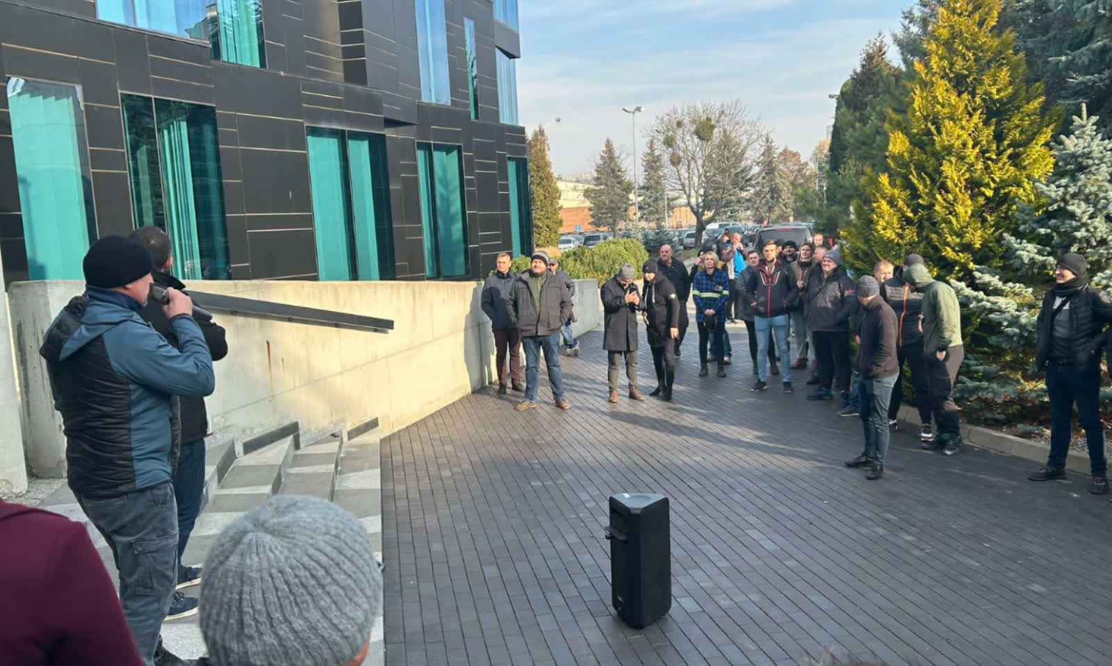 "Masówka" przed Bogdanką. Górnicy boją się o swoją przyszłość 3 462637131_475027035556572_3174877434332053380_n.jpg