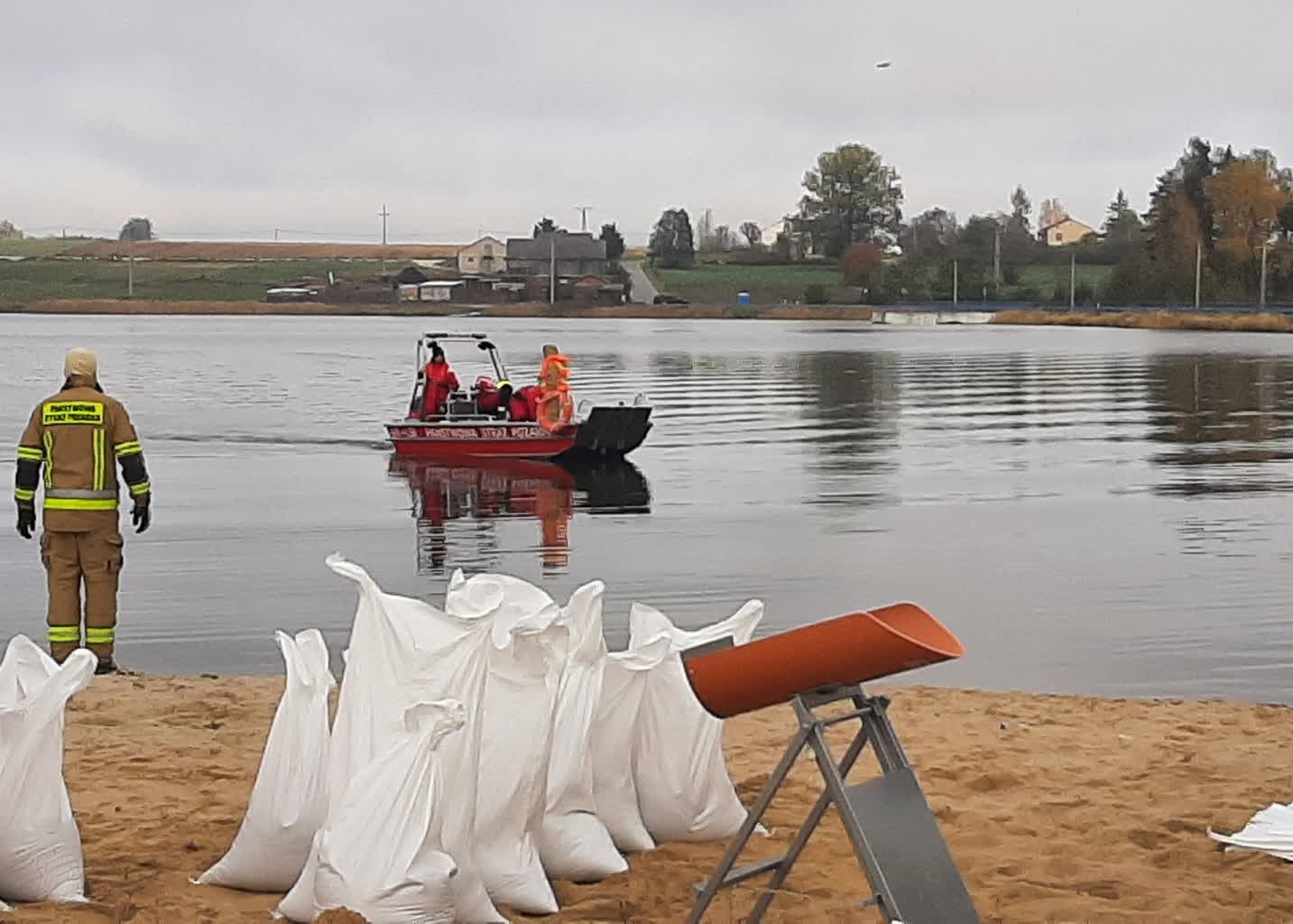 "To było trudne wyzwanie". Pracownicy RZGW podsumowali pomoc podczas powodzi 3 464383807_521427724139230_969299010657910695_n.jpg