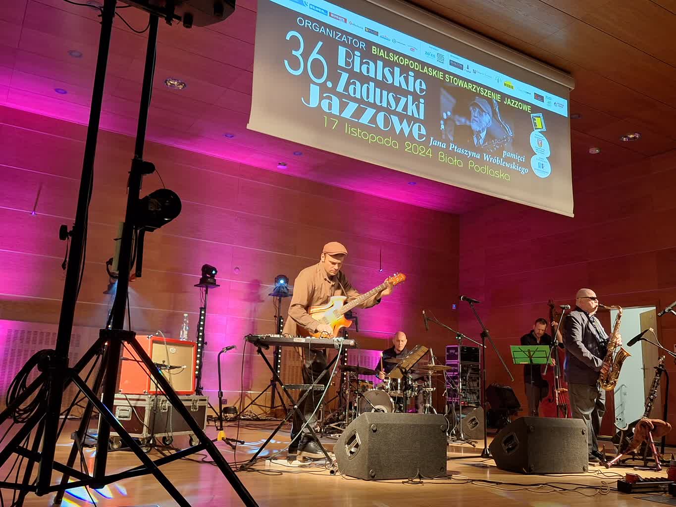 Upamiętnili mistrza. Za nami 36. Bialskie Zaduszki Jazzowe 2 467347044_10231330555758487_4479262534875696978_n.jpg