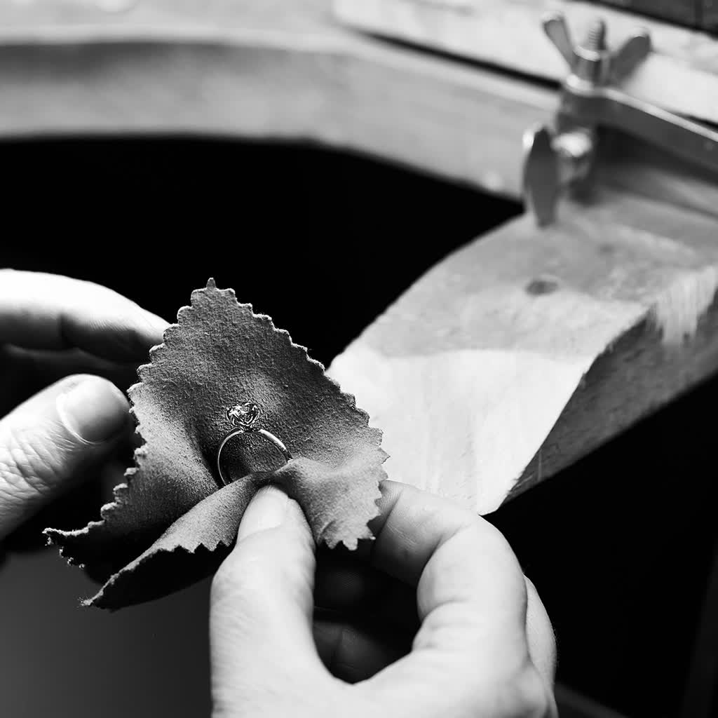 Najlepszy sposób na to, aby złota biżuteria odzyskała dawny blask 2 7h3a7634_1lestenibw.jpg