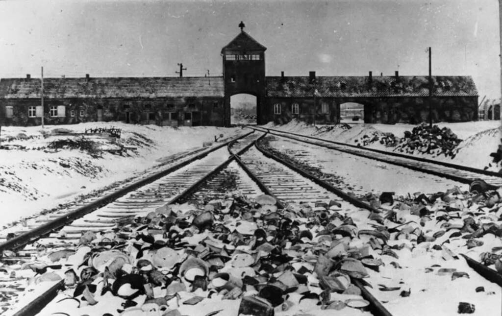 bundesarchiv b 285 bild 04413 kz auschwitz einfahrt 2024 11 25 085255