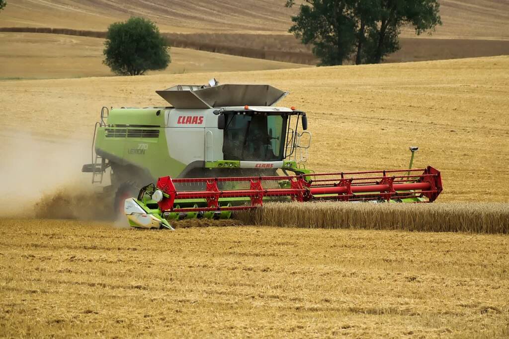 combine harvester 4401822 1280 2024 11 12 133047