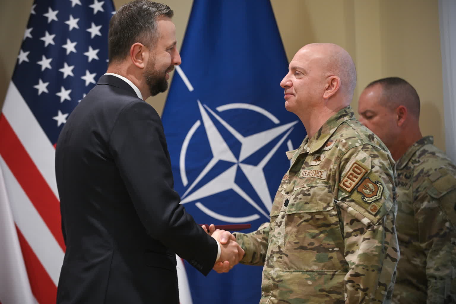 Szef MON odznaczył amerykańskich żołnierzy służących w Polsce 2 mid-24b06028.jpg