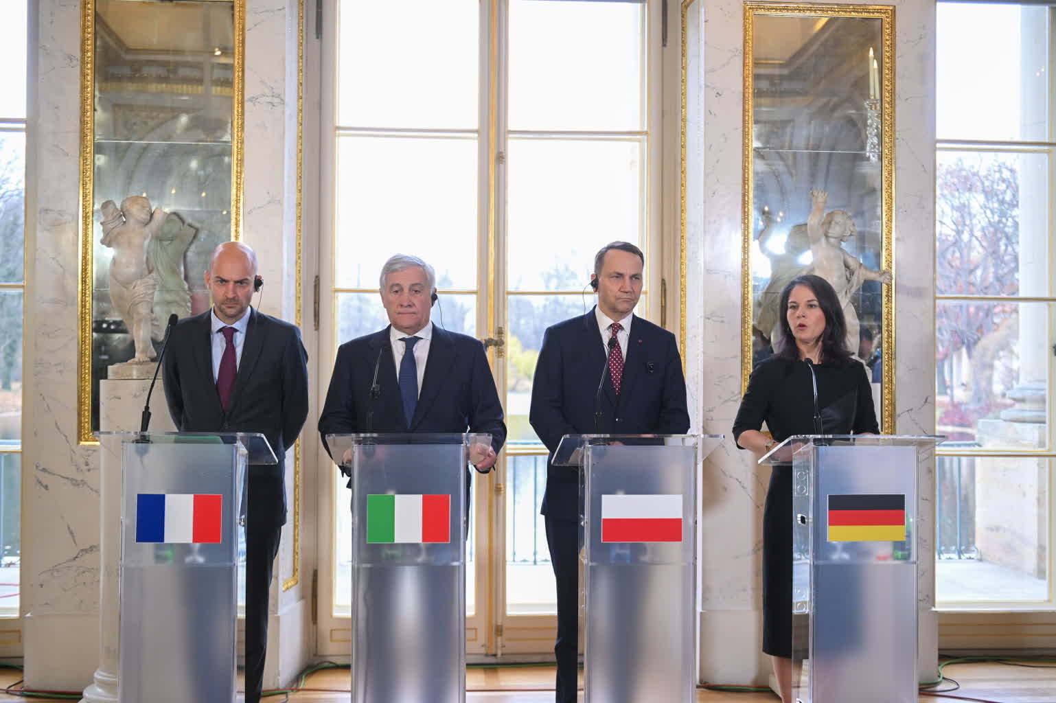 Sikorski po spotkaniu Wielkiej Piątki: współpraca Europy i USA kluczowa dla bezpieczeństwa transatlantyckiego 2 mid-24b19031.jpg