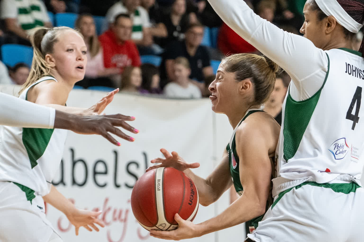 Zwycięstwo koszykarek na pożegnanie z pucharami 3 mid-24b28709.jpg