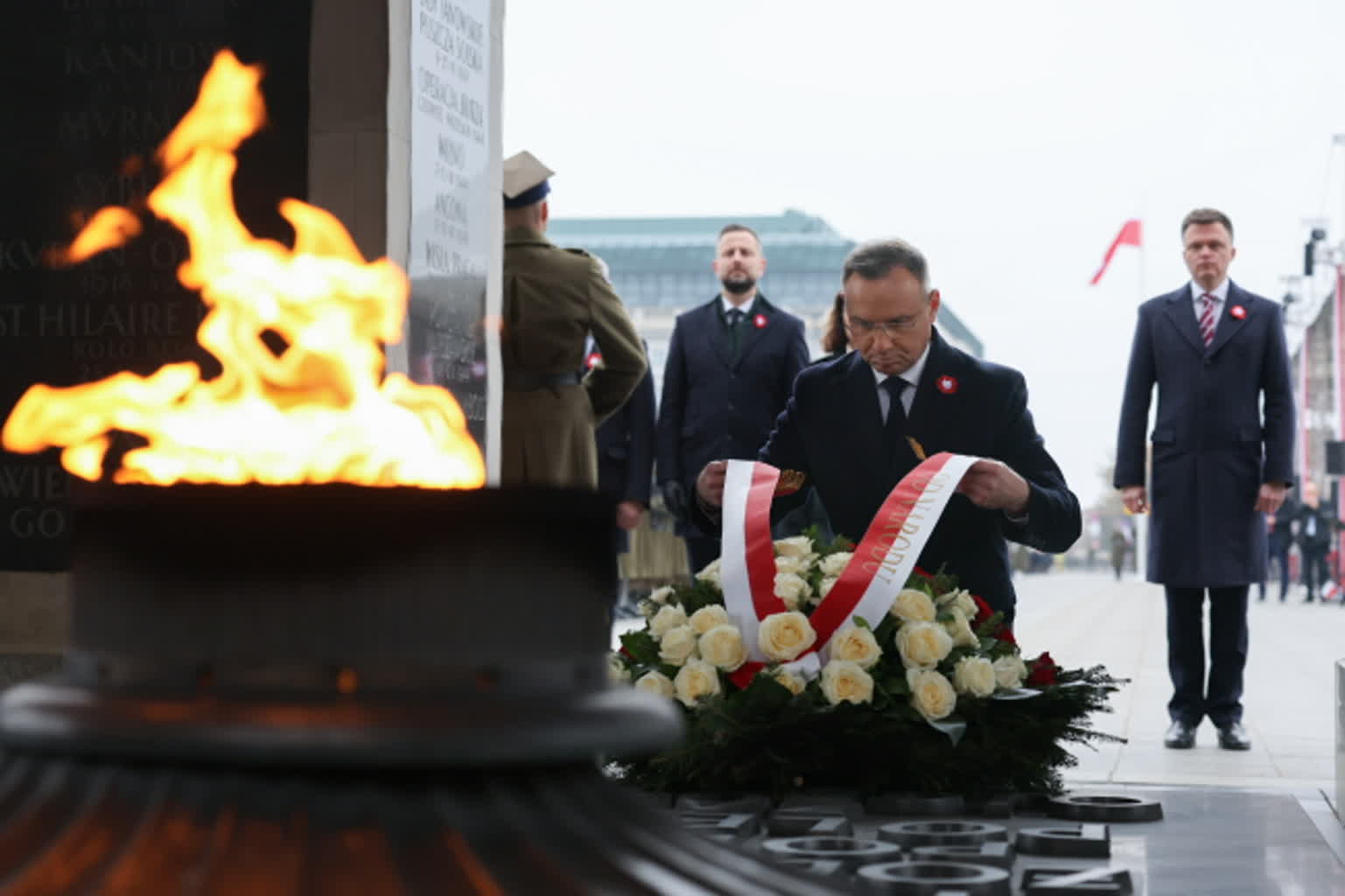 Prezydent, marszałkowie Sejmu i Senatu złożyli wieniec od narodu przed Grobem Nieznanego Żołnierza 3 net-24b11447.jpg