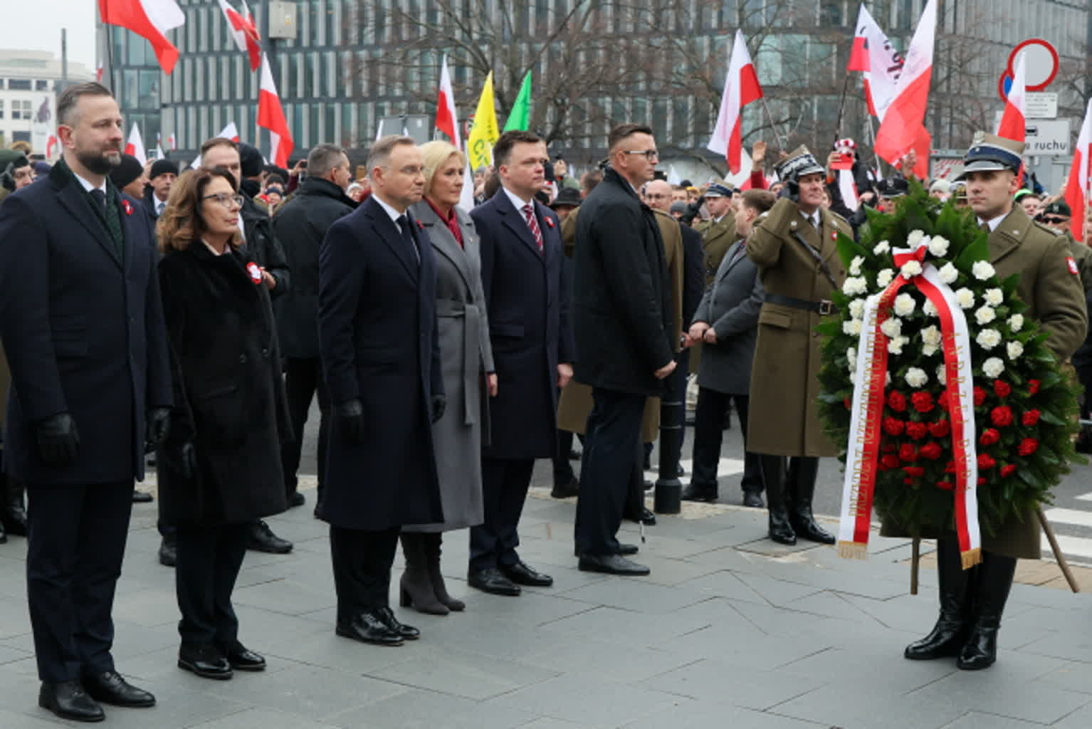 Prezydent, marszałkowie Sejmu i Senatu złożyli wieniec od narodu przed Grobem Nieznanego Żołnierza 2 net-24b11473.jpg
