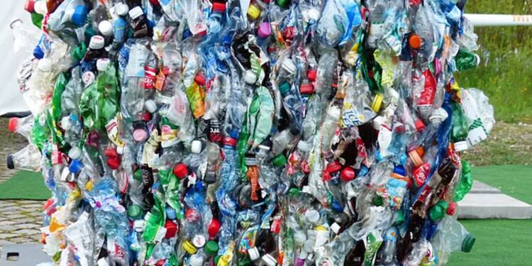 plastic bottles 115069 640 2024 11 14 172430