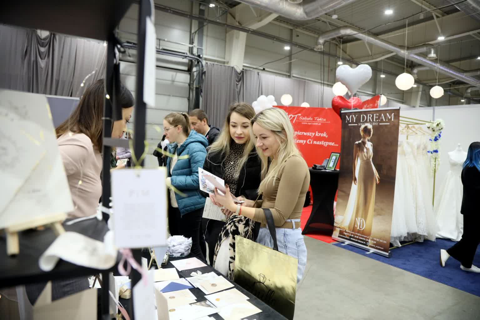 Narzeczeni w poszukiwaniu usługodawców. W Lublinie trwają targi ślubne 2 pm_ONAION-091124-014.jpg