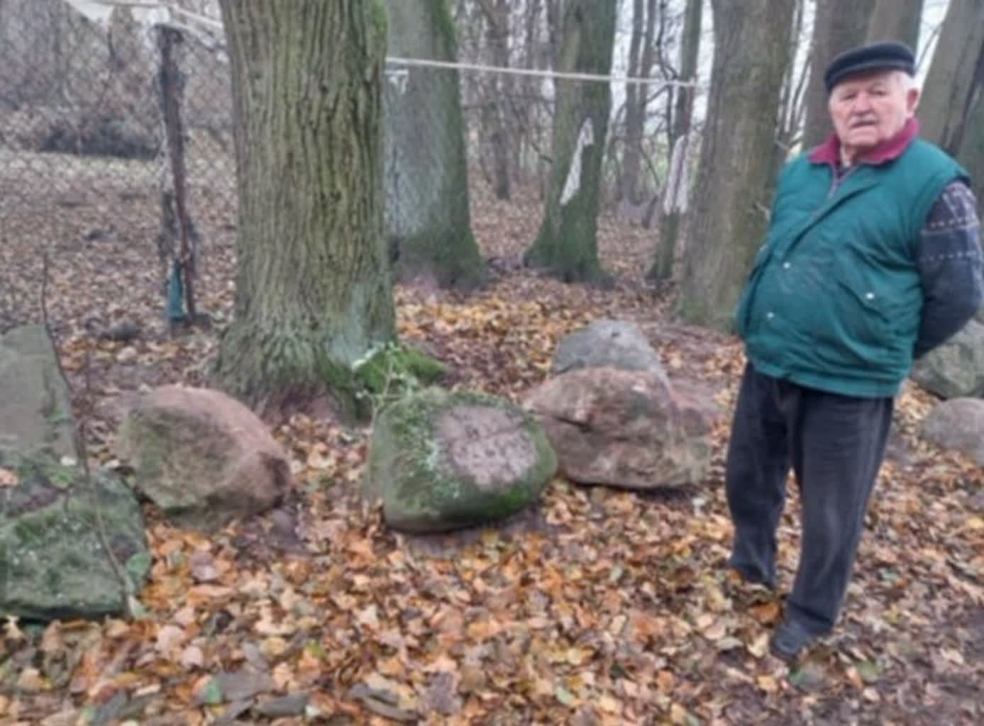 Pozostało tylko szczere pole. Chcą upamiętnić dawny cmentarz 2 zdj.jpg