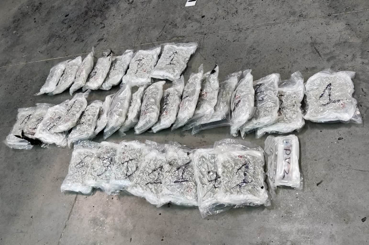 Narkotyki za ponad milion zł w ciężarówce. 51-latek odpowie za przemyt 3 12-302451.jpg