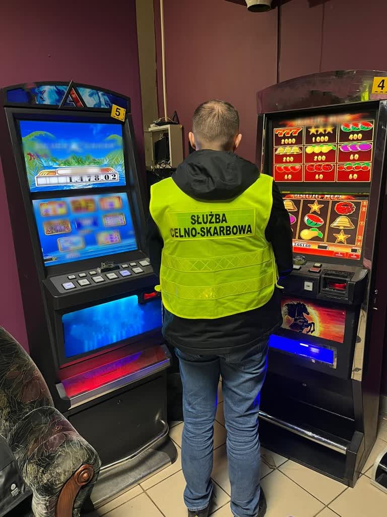 Hazardowe eldorado w centrum Lublina. Automaty przejęte przez KAS 2 20241216_automaty (2).jpg