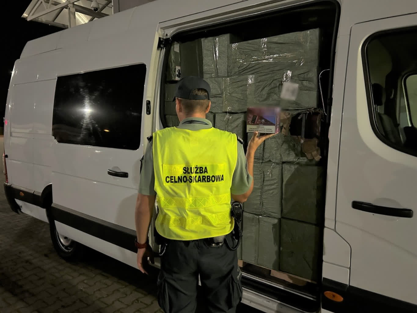 Kontrabanda za 5 milionów! Bus pełen e-papierosów zatrzymany 2 20241231-e-papierosy_2.JPG