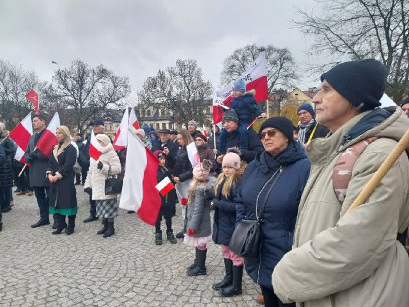 Część rodziców nie chce edukacji zdrowotnej w szkołach. Protest w Białej Podlaskiej 2 462565565_552107574287363_7762166922332814497_n.jpg