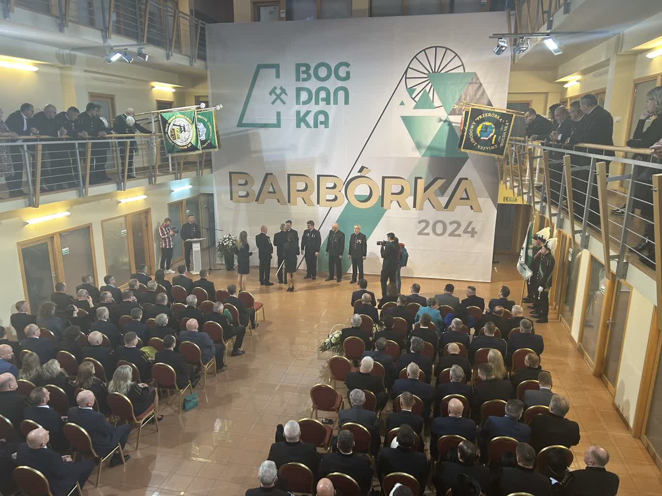 „Świętujemy z godnością, ale martwimy się co dalej”. Barbórka górników z Bogdanki 2 462578876_3787727098144601_2115649633833796700_n.jpg