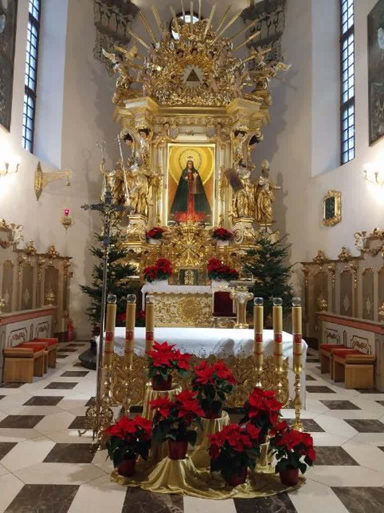 Jest ich ponad setka. Gwiazdy betlejemskie zdobią bazylikę w Lubelskiem 2 467475742_1309719633542908_2648047996680177258_n.jpg